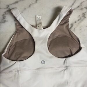 EUC size 6 white Lululemon Athletica Tank Top